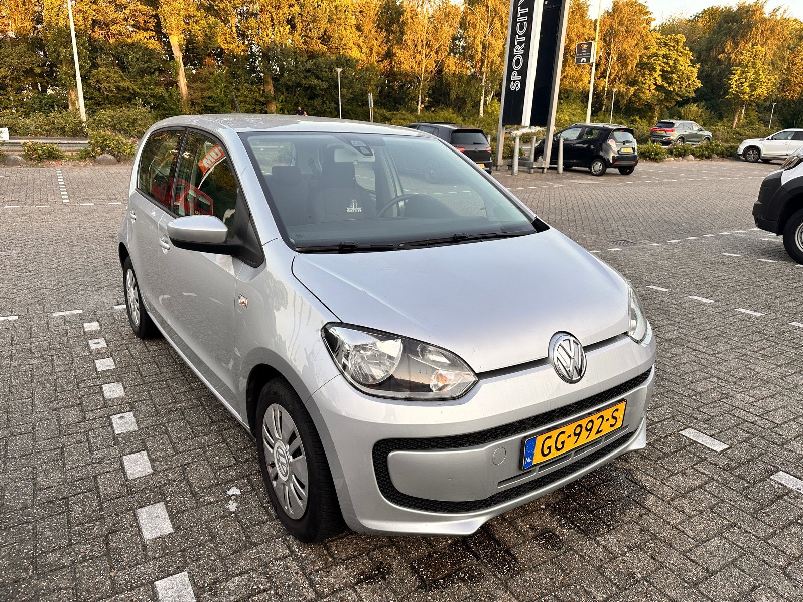 Volkswagen up! 1.0 44KW/60PK 5-DRS 2015 Grijs, Auto's, Voorwielaandrijving, Up!, 840 kg, 4 stoelen