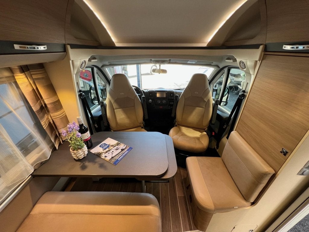 Adria Compact Axess SL Lengtebedden, TV, 1e eigenaar, Caravans en Kamperen, Koelkast, Standaard zit, Ringverwarming, Tot en met 2