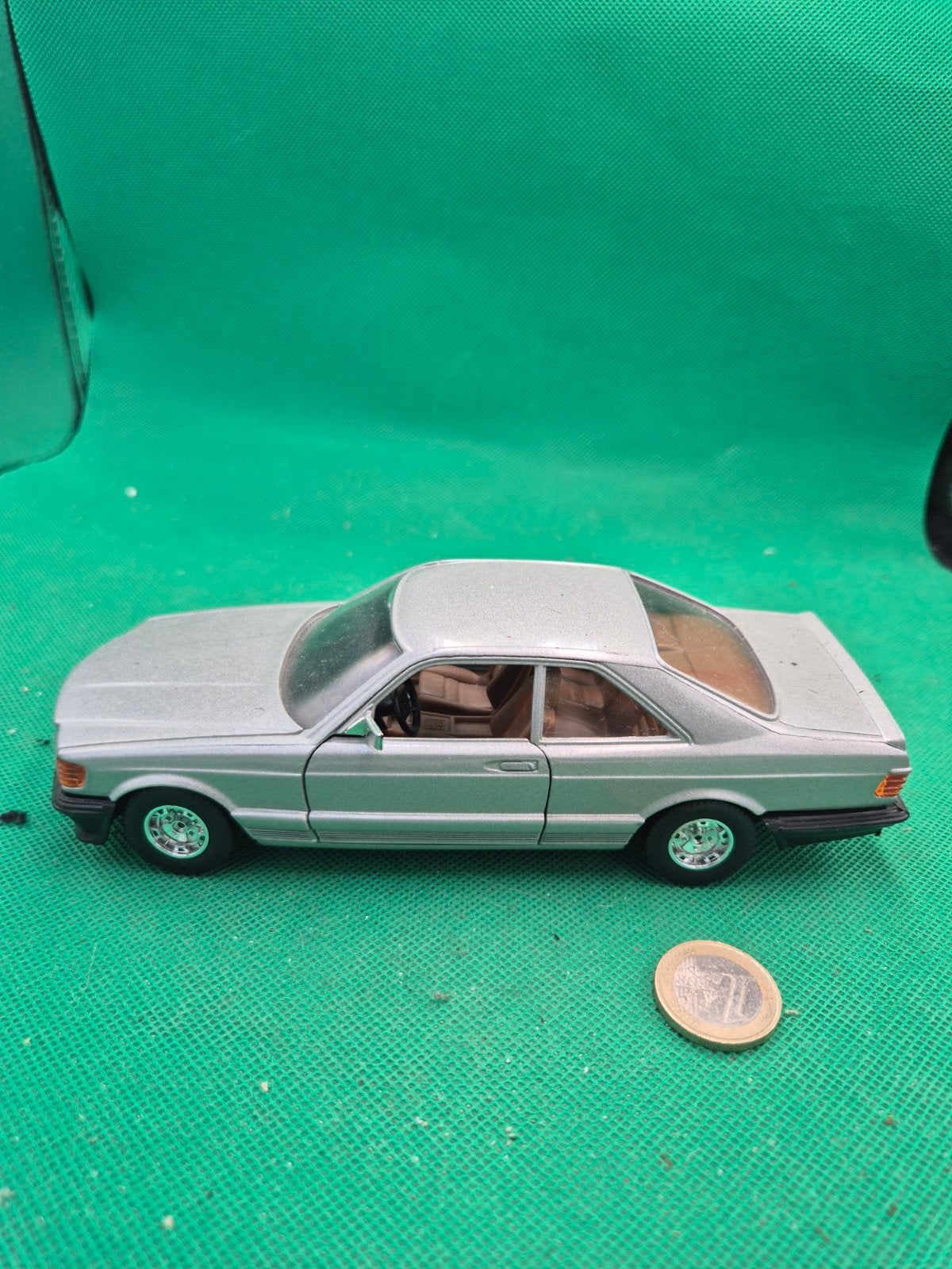 594 Mercedes benz 500sec 1/26 Bburago, Hobby en Vrije tijd, Ophalen of Verzenden, Zo goed als nieuw, Auto