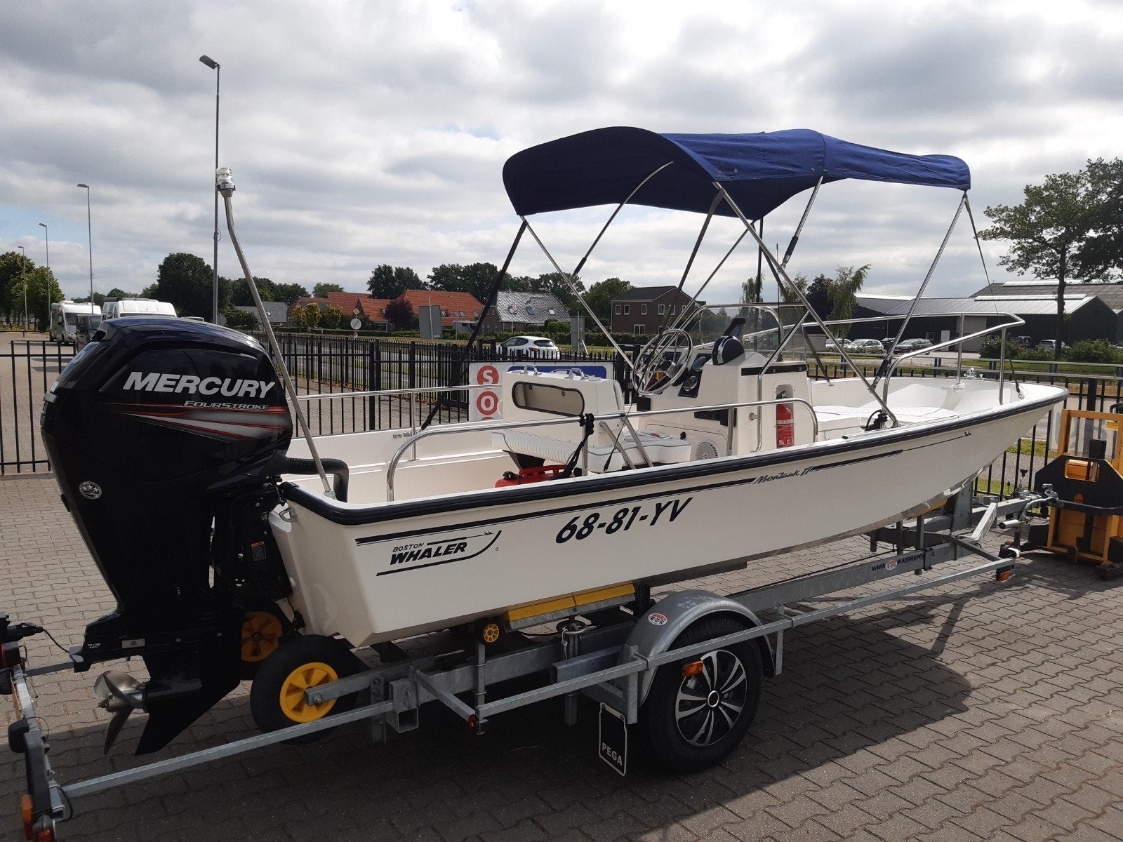 Boston Whaler Montauk 17 met Mercury 80pk en Pega trailer, Overige merken, Viertaktmotor, 5 m, Zo goed als nieuw