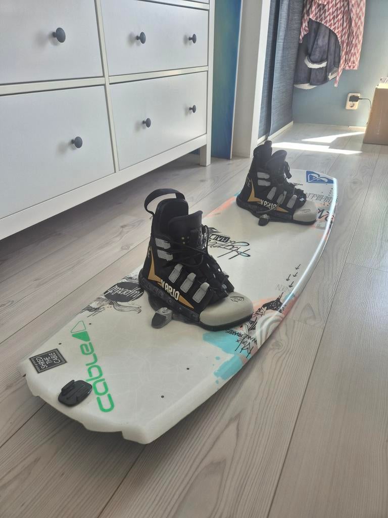 Wakeboard met bindingen - Hyperlite en Vario, Watersport en Boten, Wakeboarden, Ophalen, Gebruikt, Board en Schoenen