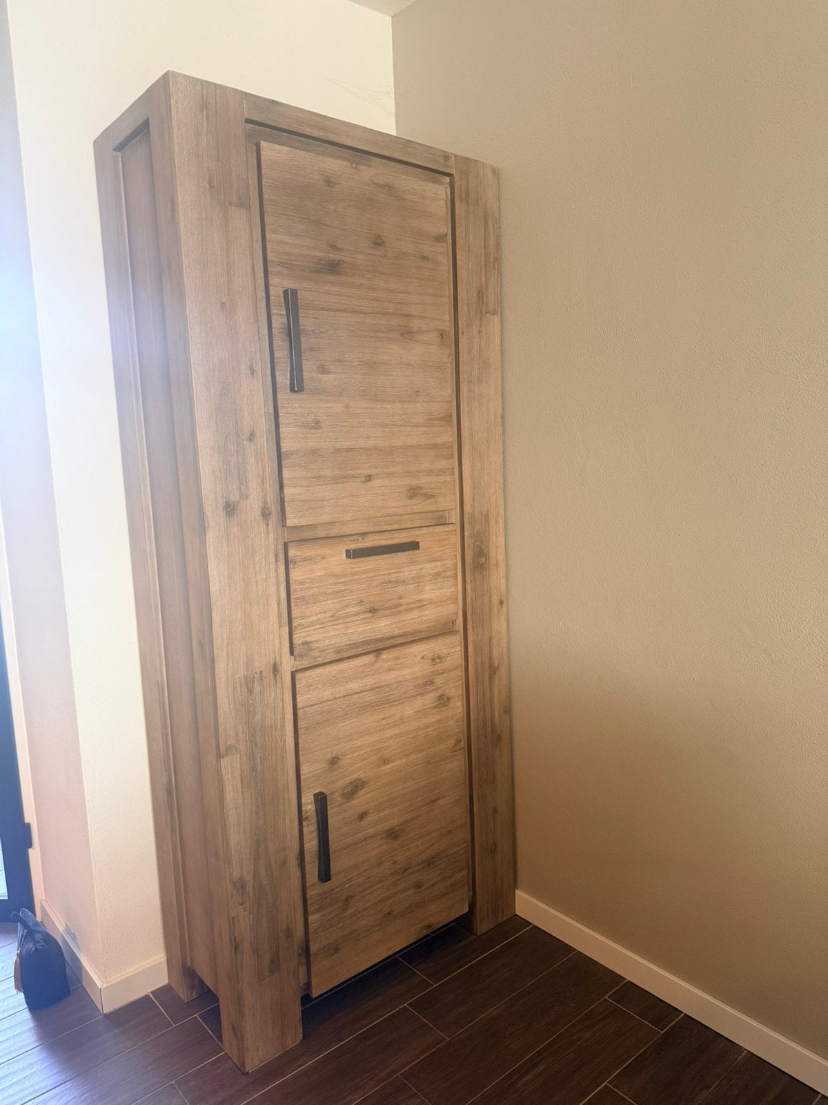 Wandkast / kolomkast Belfort acaciahout, Ophalen, Met deur(en), Zo goed als nieuw, Minder dan 150 cm