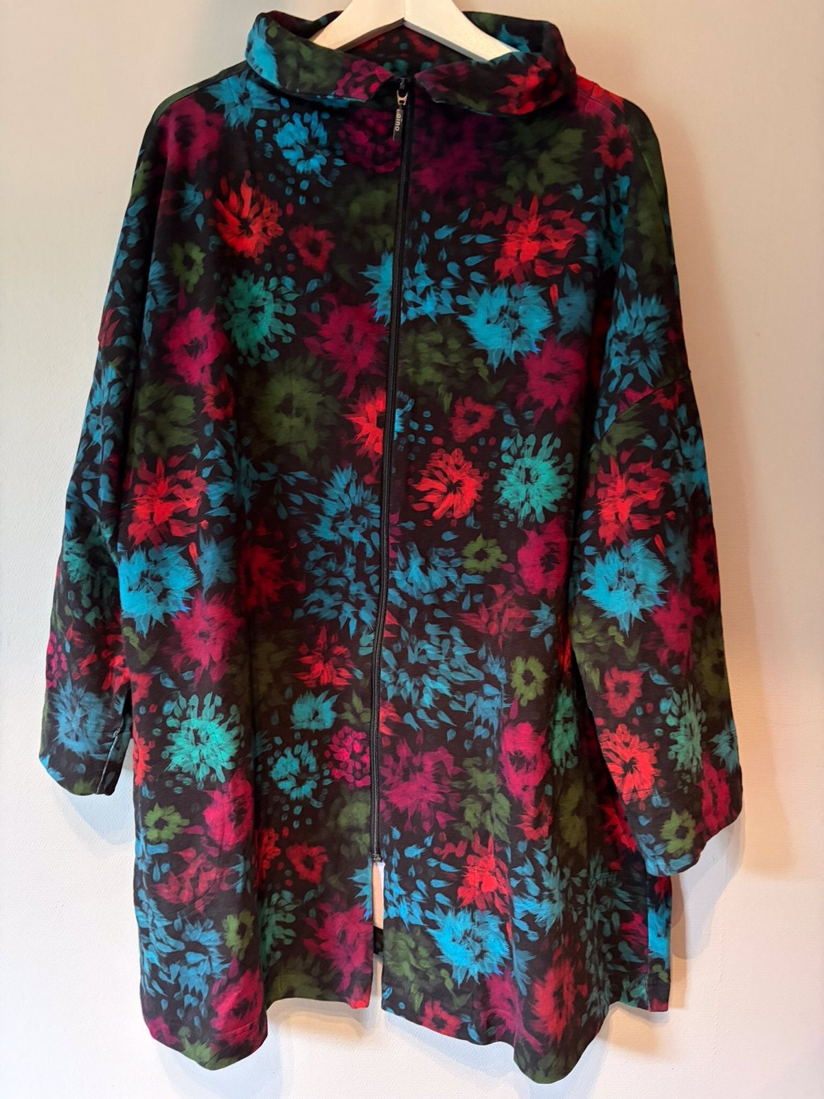 Prachtig vest van het dure merk Aino Finland maat L valt gro, Kleding | Dames, Verzenden, Zo goed als nieuw, Maat 42/44 (L), Meerkleurig