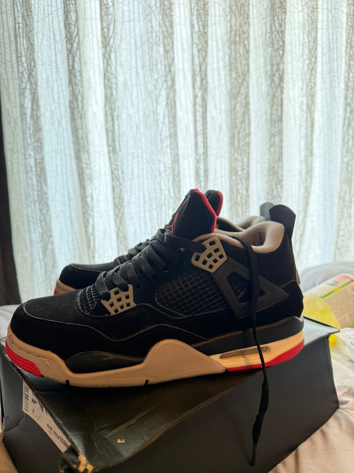 Jordan 4 breds, Zwart, Ophalen of Verzenden, Sneakers of Gympen, Zo goed als nieuw