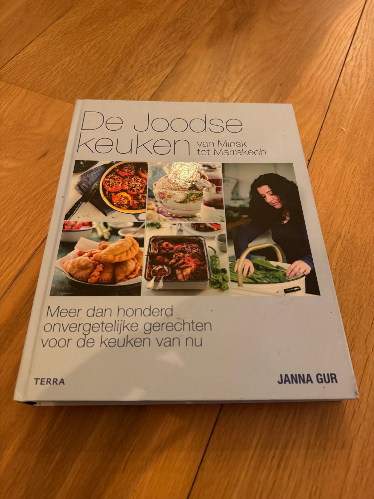 De Joodse keuken: Van Minsk tot Marrakech - Janna Gur, Ophalen of Verzenden, Zo goed als nieuw, Midden-Oosten en Marokko, Hoofdgerechten