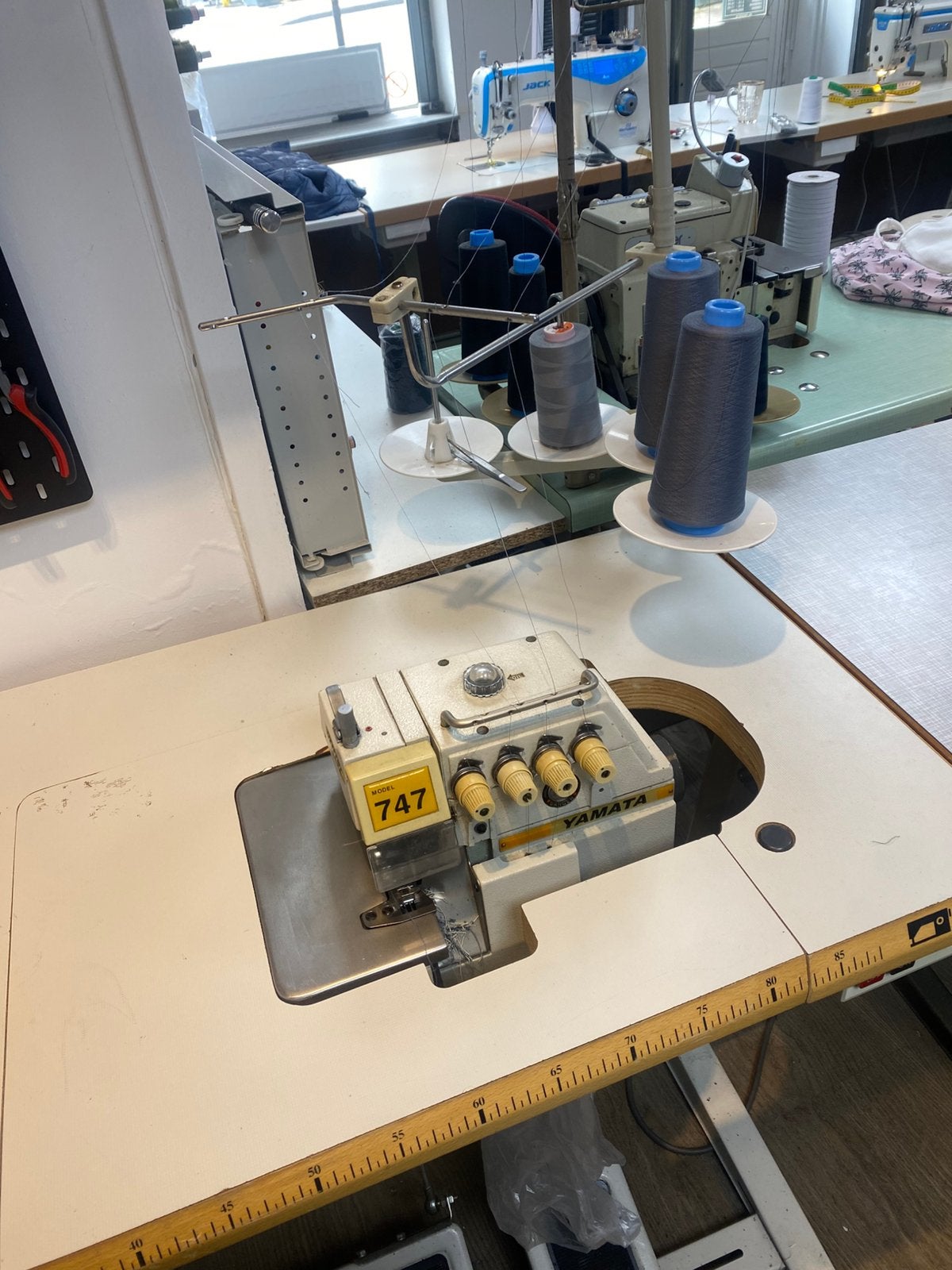 Lock naaimachine vier draad, Hobby en Vrije tijd, Naaimachines en Toebehoren, Ophalen, Zo goed als nieuw, Naaimachine, Overige merken