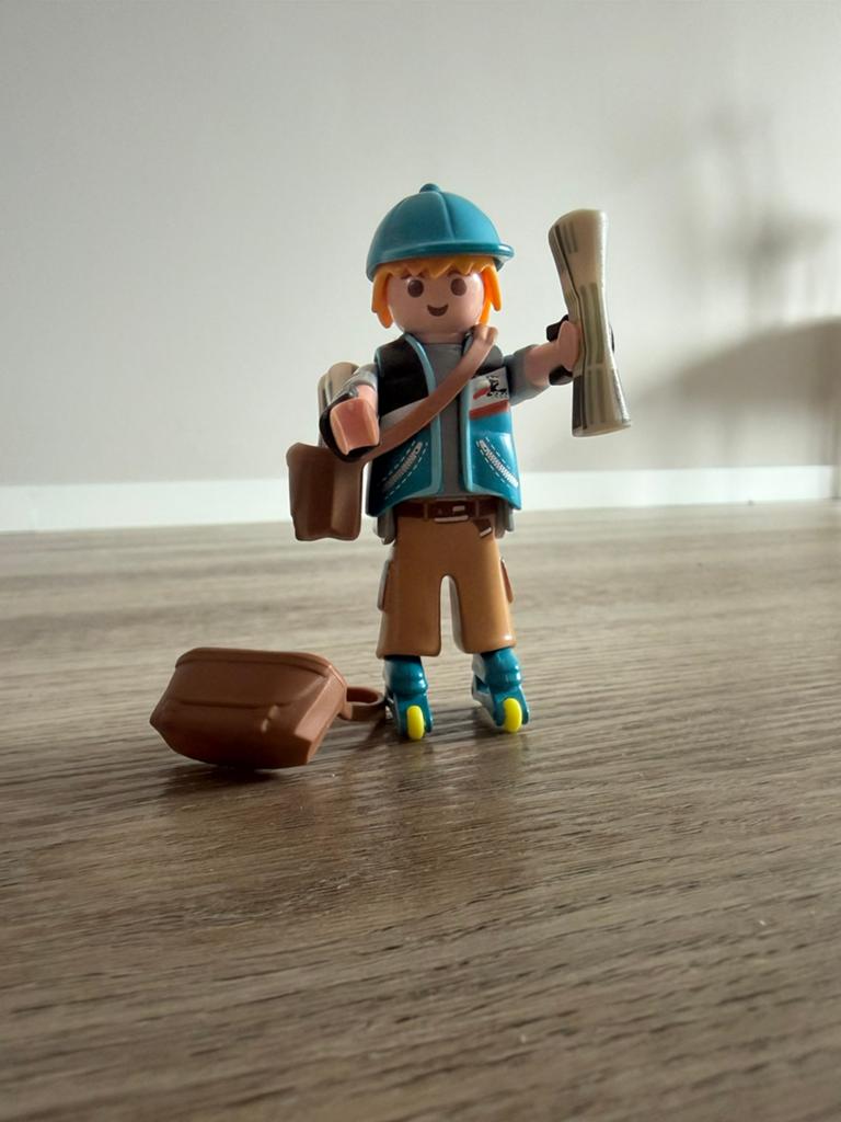 Playmobil Figures Serie 13 – Krantenbezorger op skates, Ophalen of Verzenden, Zo goed als nieuw