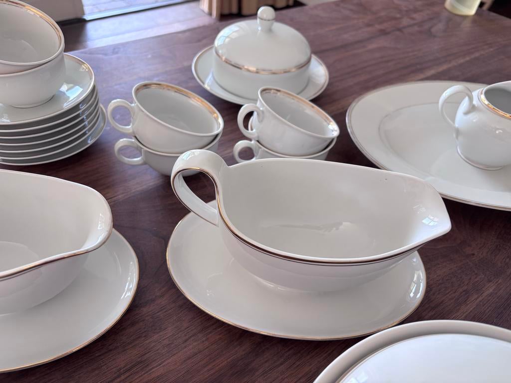Uitgebreid wit servies met gouden rand merk Kahla, Ophalen, Zo goed als nieuw, Effen, Porselein