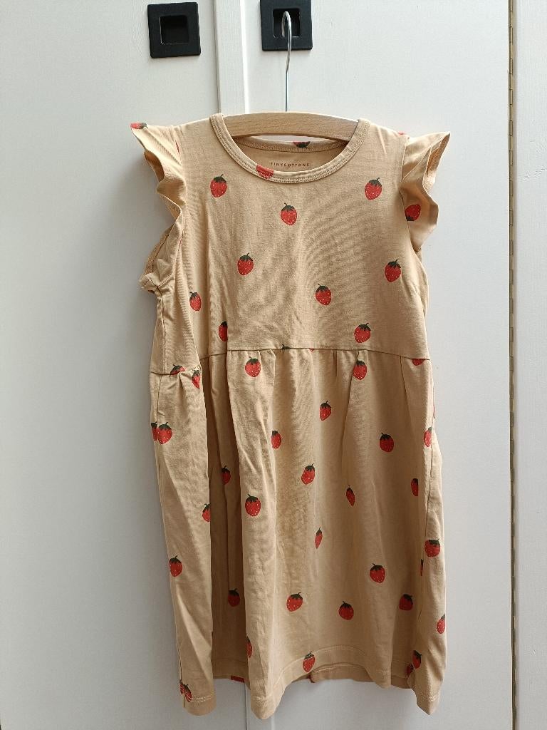 Leuk jurkje Tiny Cottons aardbeien 104, Gebruikt, Meisje, Ophalen of Verzenden, Jurk of Rok