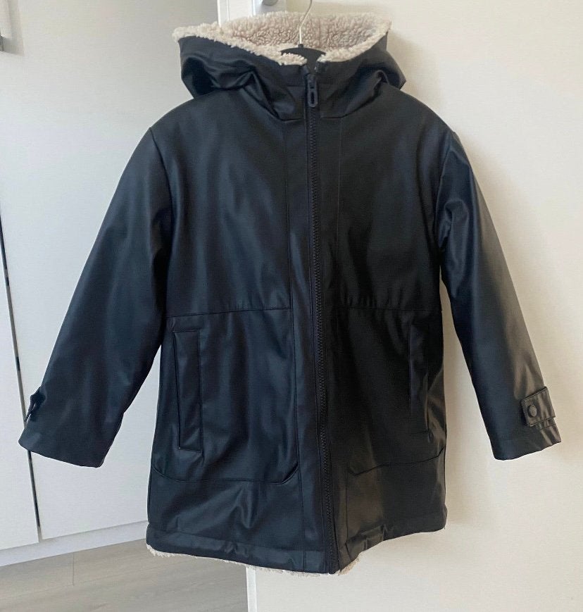 ZARA waxed regenjas met teddy zwart meisje maat 120, Kinderen en Baby's, Ophalen of Verzenden, Zo goed als nieuw, Meisje, Jas