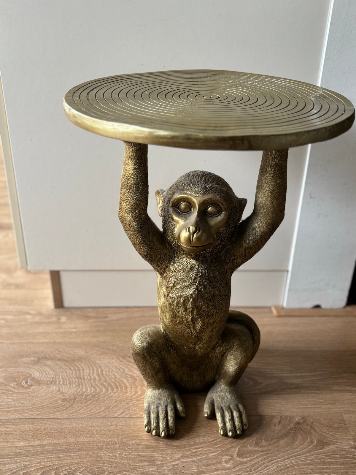 Gouden Apen Bijzettafel - Uniek Design, Huis en Inrichting, Tafels | Bijzettafels, Overige materialen, Minder dan 55 cm, Rond