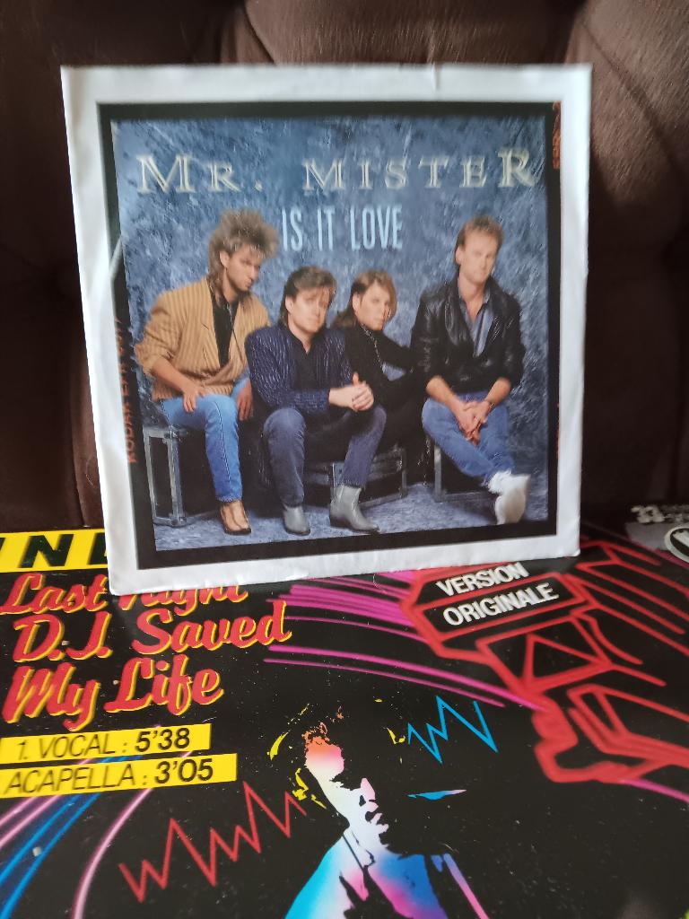 mr mister - is it love   e, Verzenden, Zo goed als nieuw, Pop