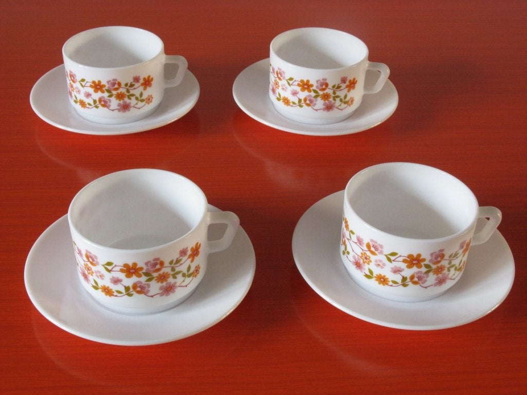 Set van 4 retro vintage Arcopal Scania kop en schotels, Ophalen of Verzenden, Overige stijlen, Kop(pen) en/of Schotel(s), Glas