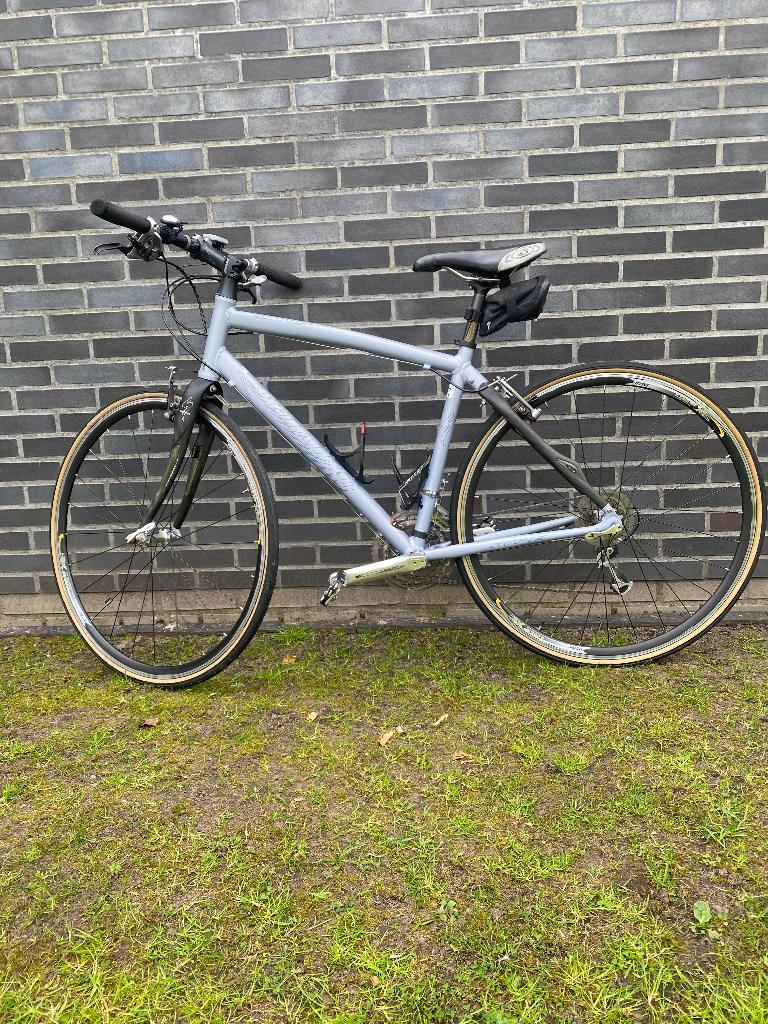 Specialized Sirrus Pro Silver M, Fietsen en Brommers, Fietsen | Racefietsen, 28 inch, Gebruikt, Carbon, Dames