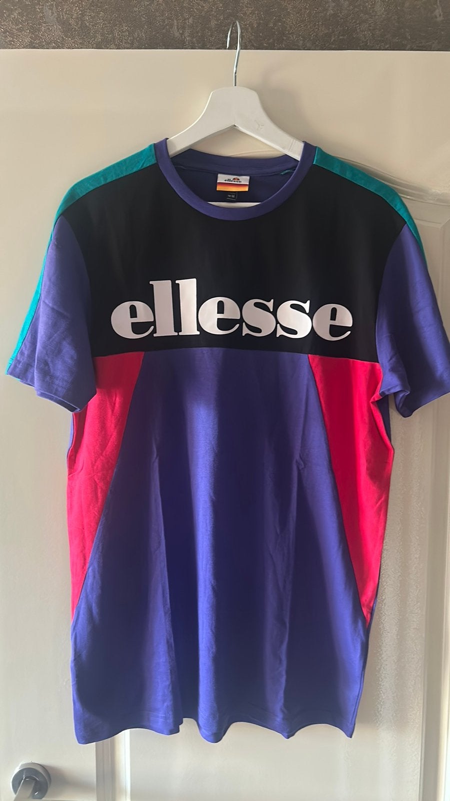 Super leuk vrolijk shirt van Ellesse maat m  1 x gedragen, Ophalen of Verzenden, Zo goed als nieuw