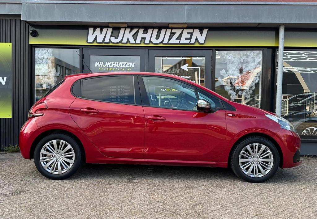 Peugeot 208 1.2 PureTech GT-line met Led ! Cruise ! 16 Inch, Voorwielaandrijving, Stof, Gebruikt, Zwart