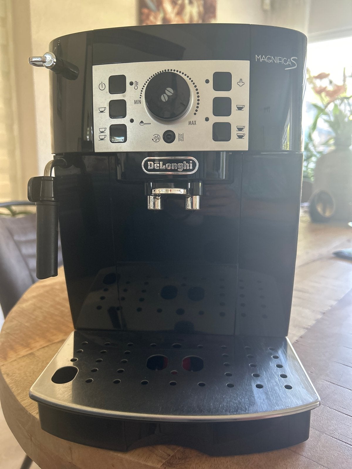DeLonghi Magnifica S volautomatische espressomachine, Witgoed en Apparatuur, Koffiezetapparaten, Gebruikt, 10 kopjes of meer, Koffiemachine