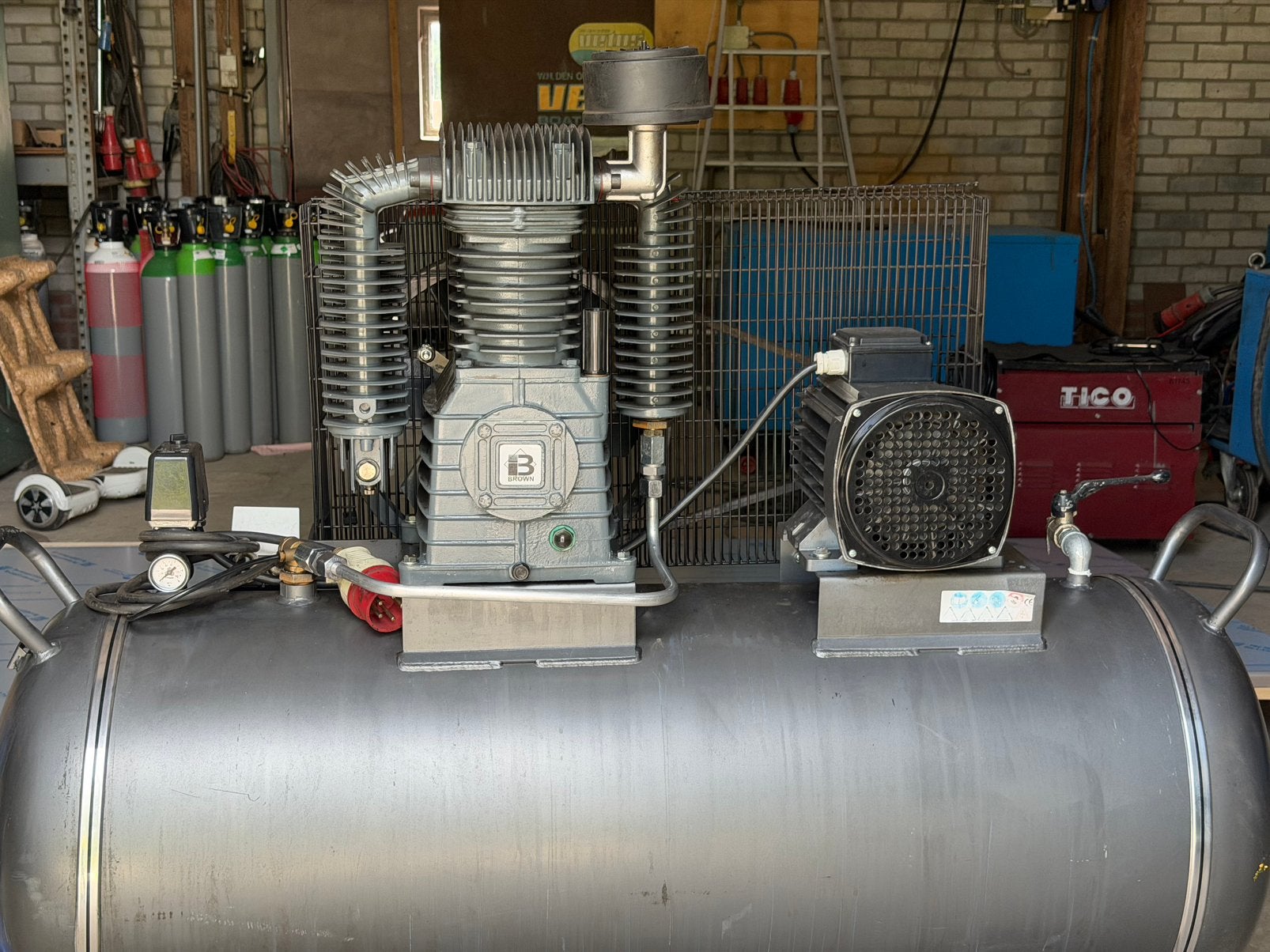 Brown  compressor 7,5 pk, 100 liter of meer, Ophalen of Verzenden, Zo goed als nieuw, 200 tot 400 liter/min