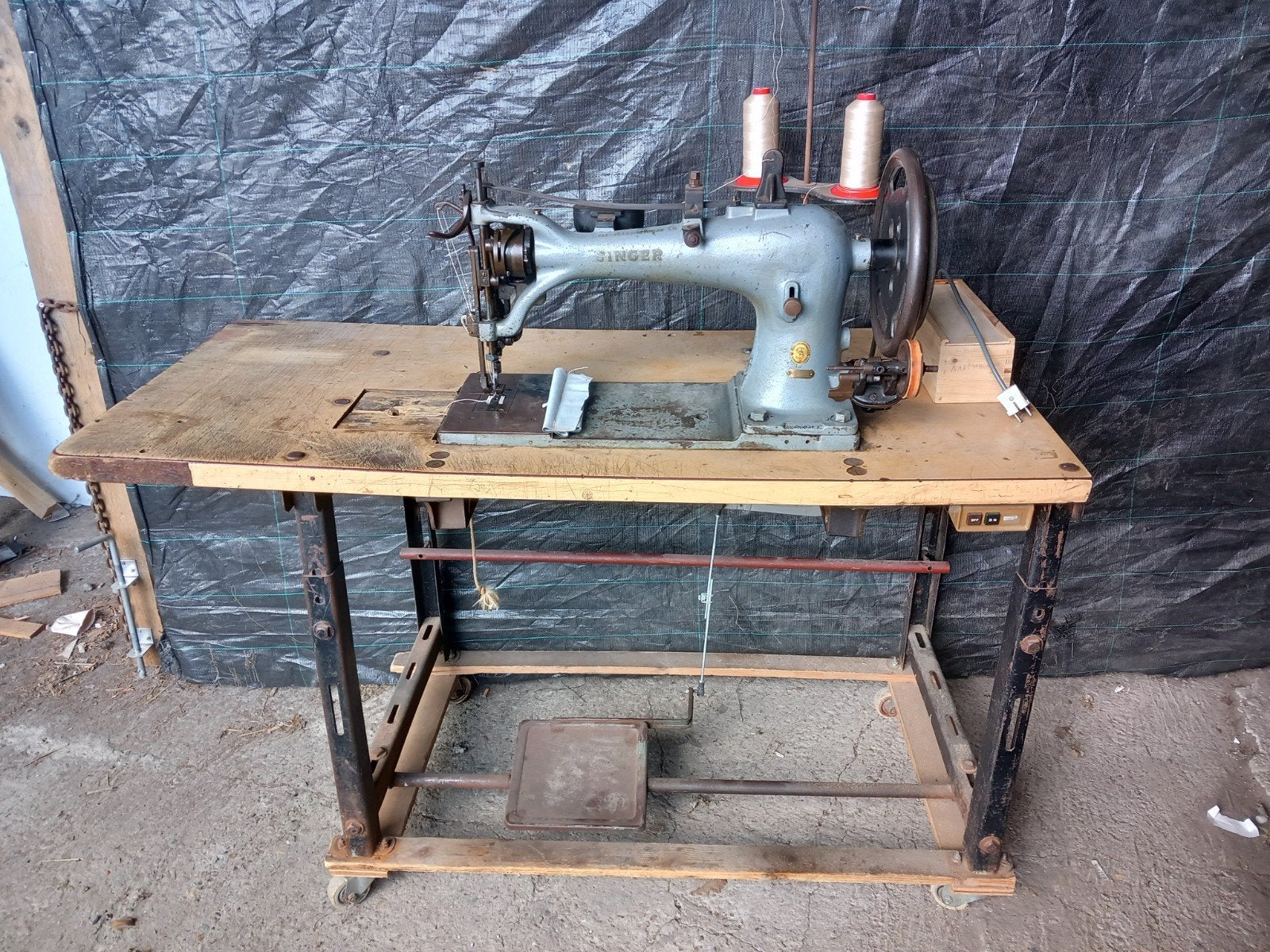 1964 Singer 7-33 te koop for sale goeie staat en naait goed, Ophalen