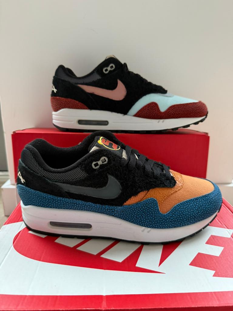 Nike Air Max 1 Premium “Swipa” – maat 41, Kleding | Heren, Schoenen, Overige kleuren, Ophalen of Verzenden, Sneakers of Gympen
