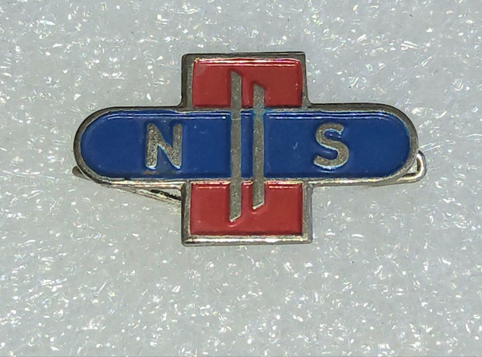 Vintage NS Speldje - Nederlandse Spoorwegen, Verzamelen, Speldjes, Pins en Buttons, Ophalen of Verzenden, Gebruikt, Transport