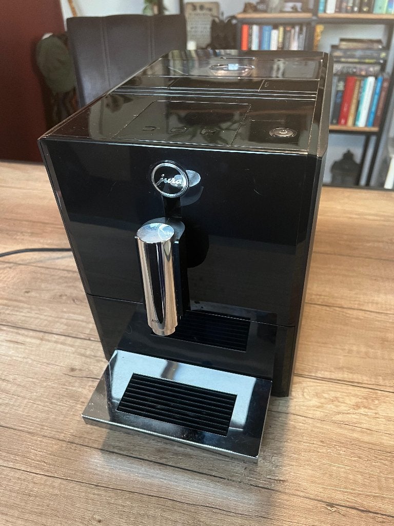 Jura A1/A100 volautomaat koffiemachine, Witgoed en Apparatuur, Afneembaar waterreservoir, Gebruikt, Koffiemachine, Koffiebonen