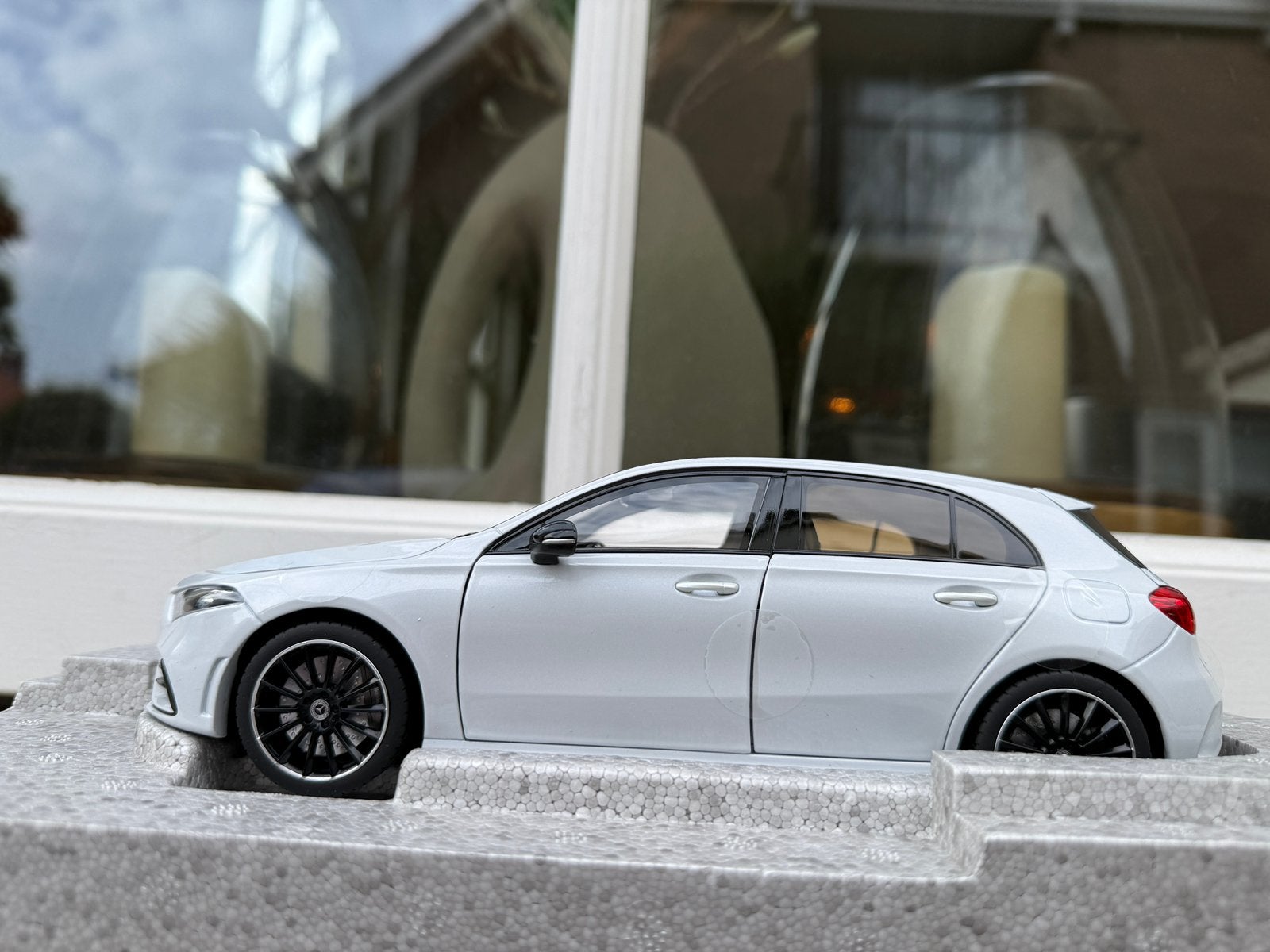 1:18 Mercedes W177 A-Klasse wit 2018 Norev Dealer Edition, Hobby en Vrije tijd, Auto, Norev, 70-72 Av. de Bohlen, Vaulx-en-Velin, 69120, France