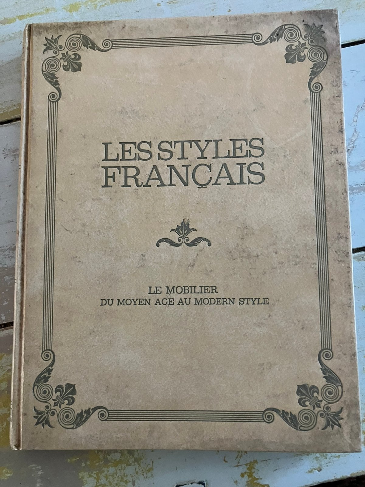 Mooi franstalig boek over woonstylen van 1500 tot 1900., Antiek en Kunst, Antiek | Boeken en Bijbels, Ophalen