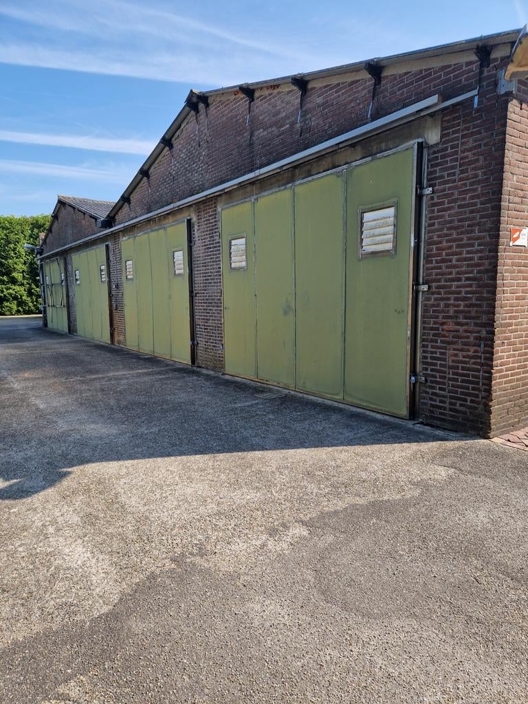 Opslagruimte 135m2 en buitenruimte te huur Velddriel