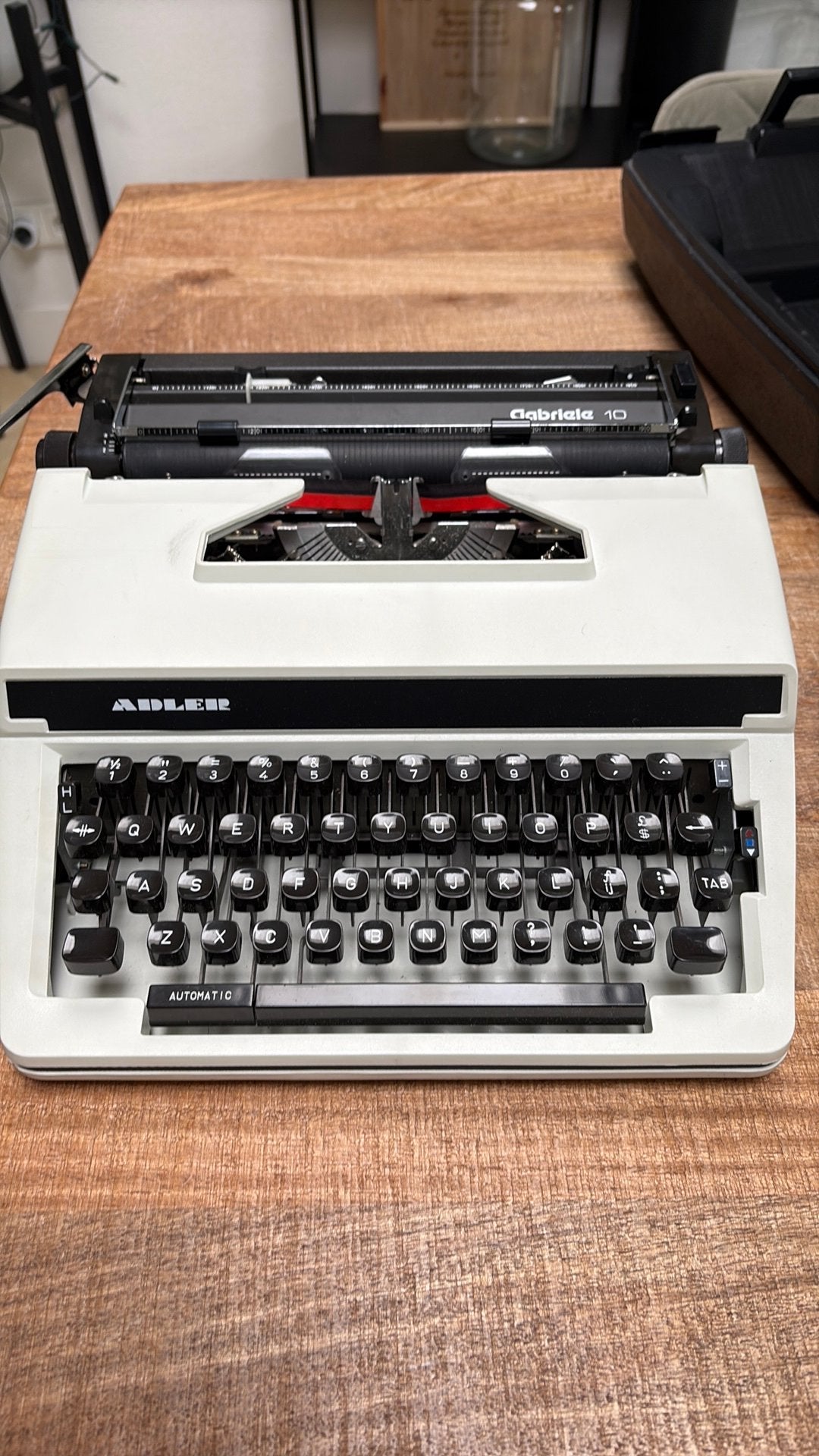 Adler Gabriele10 Typemachine Vintage schrijfmachine+ koffer, Diversen, Typemachines, Ophalen of Verzenden