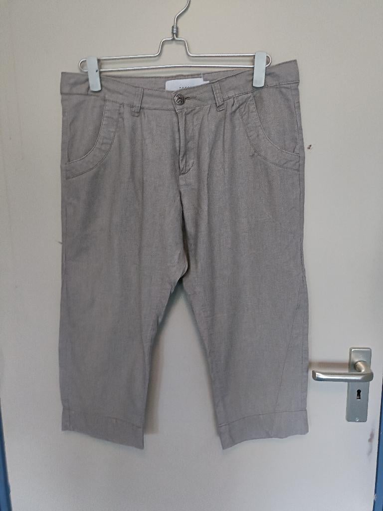 Een beige katoenen driekwart broek., Beige, Maat 42/44 (L), Ophalen of Verzenden, Zo goed als nieuw