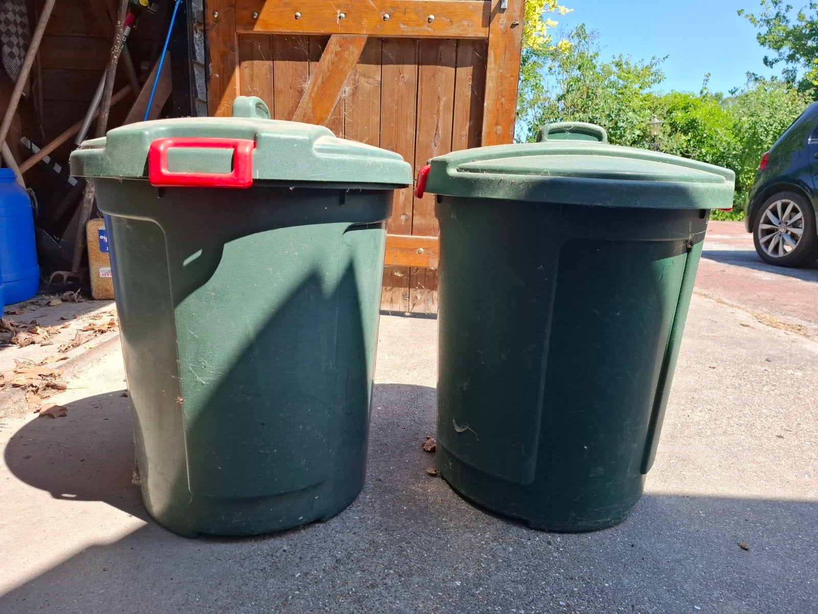 Twee groene voertonnen met deksel, Ophalen of Verzenden, Gebruikt