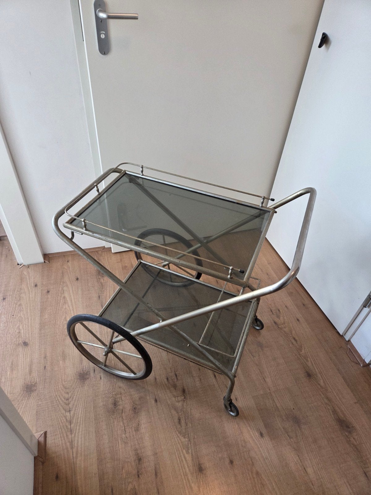 Retro drank trolley gekocht in Lille brocante, Ophalen
