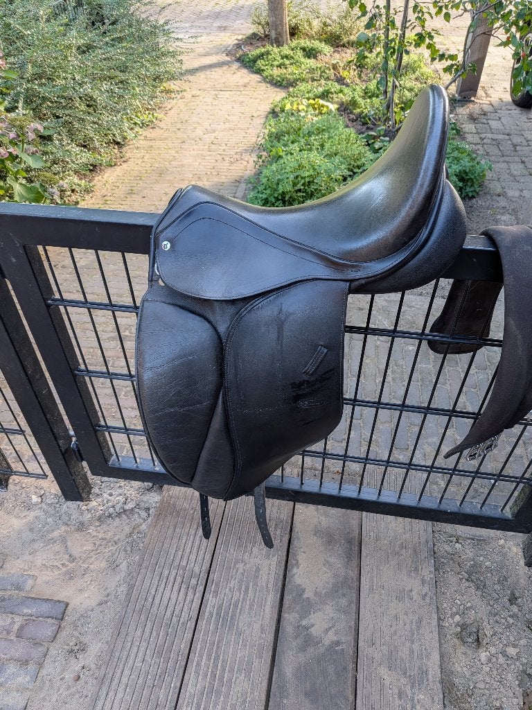 Dressuur zadel, Ophalen, L (17.5 inch), Gebruikt, Dressuur
