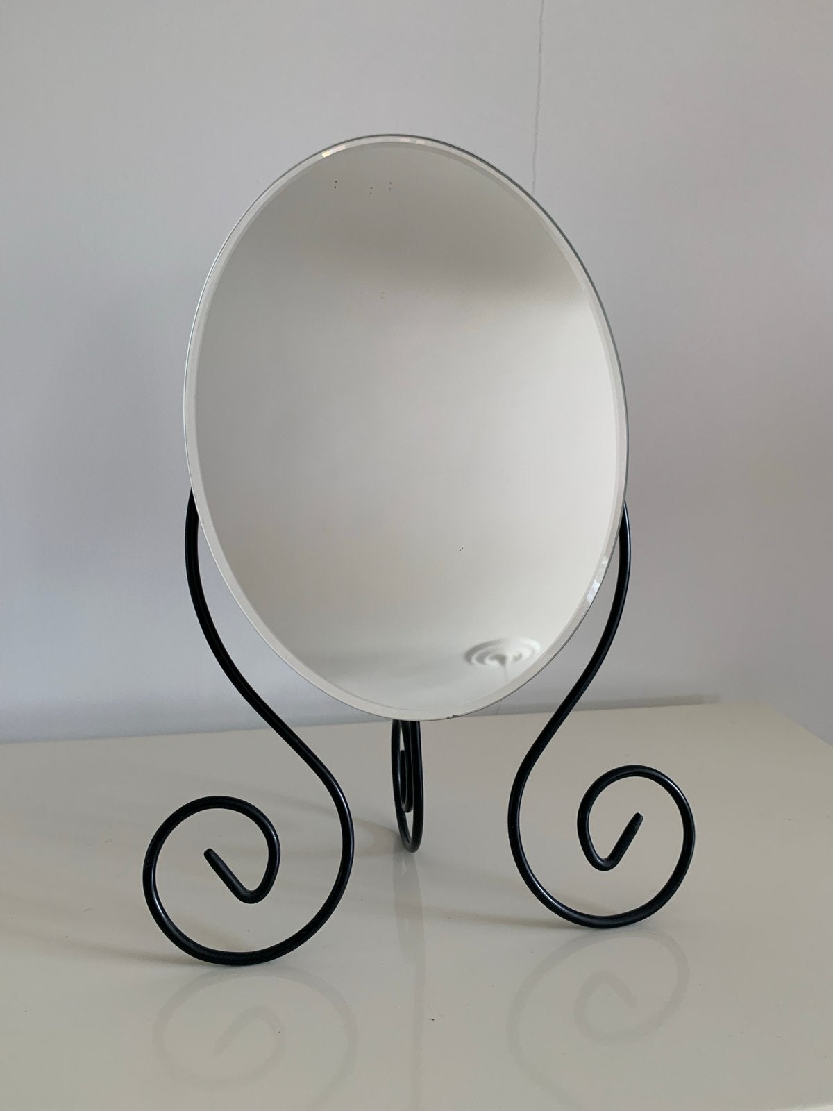 IKEA MYKEN Tafelspiegel - Ovaal met Zwart Metalen Voet, Minder dan 50 cm, Gebruikt, Ophalen of Verzenden, Minder dan 100 cm