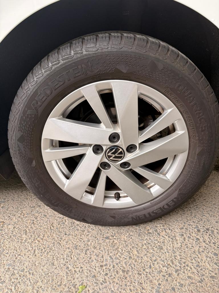 Originele Vw 15 inch velgen + Banden (Polo,Taigo, Golf etc.), Gebruikt, 15 inch, Banden en Velgen, All Season