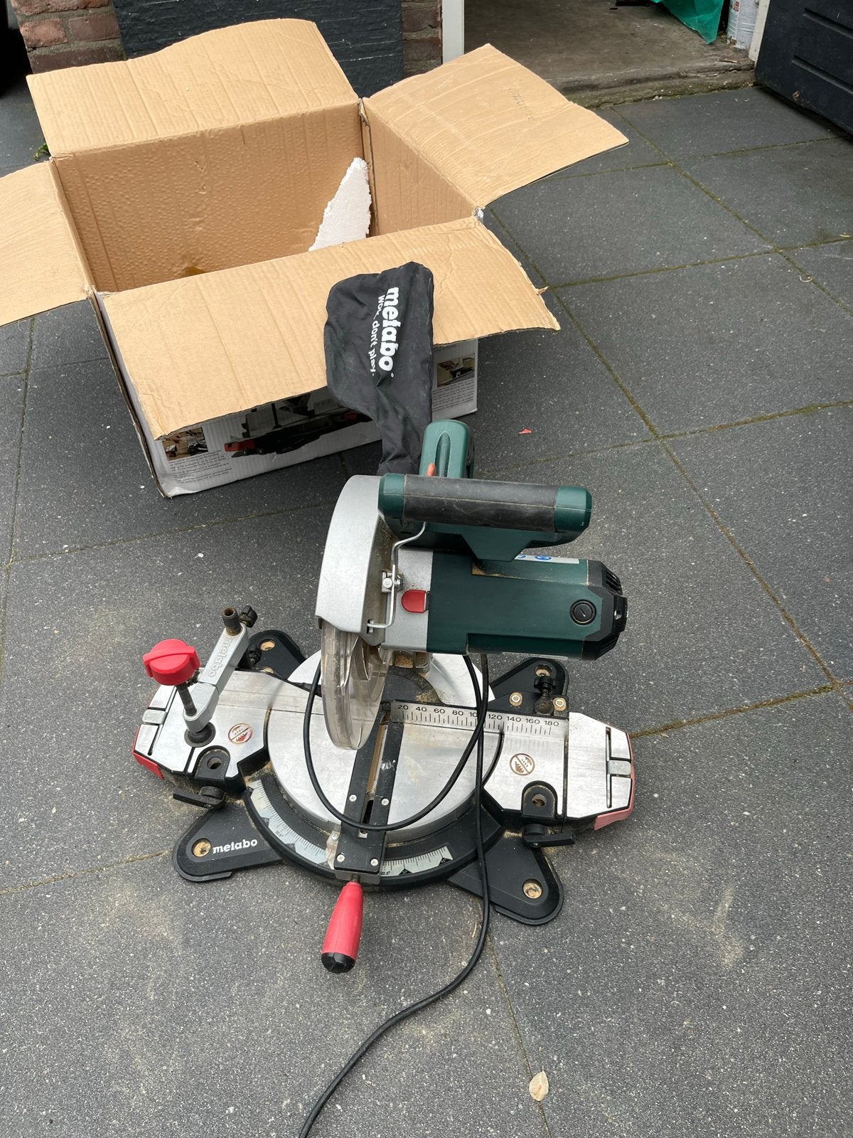 Metabo KS 216 M Lasercut Afkortzaag - Zo goed als nieuw, Doe-het-zelf en Verbouw, Gereedschap | Zaagmachines, Zo goed als nieuw