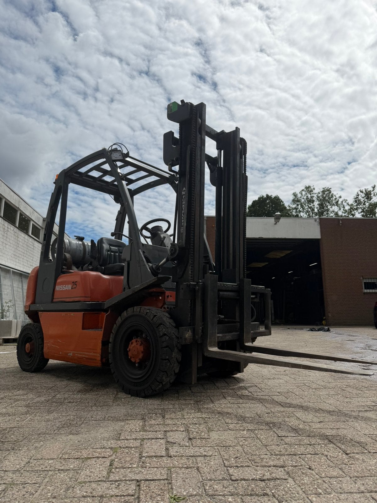 Nissan 25 LPG Heftruck - Robuust en Krachtig, Zakelijke goederen, Machines en Bouw | Heftrucks en Intern transport, 2000 tot 3000 kg
