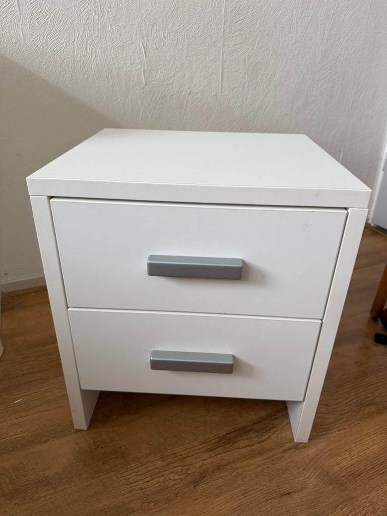 Te koop losstaand nachtkastje met metalen grepen, Ophalen, Zo goed als nieuw, Minder dan 45 cm, Minder dan 55 cm