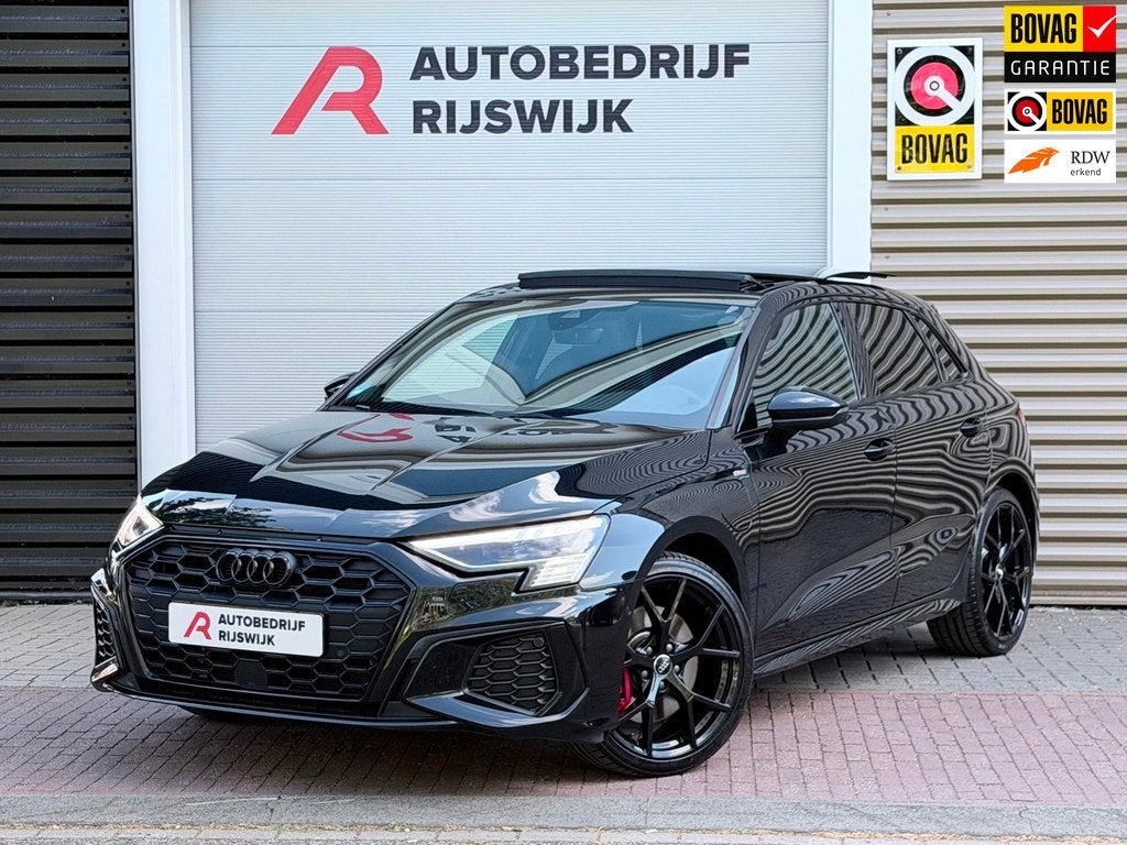 Audi A3 Sportback 45 TFSI e S-Line Competition Pano/B&O/Matr, Auto's, Audi, Gebruikt, Euro 6, 4 cilinders, Zwart