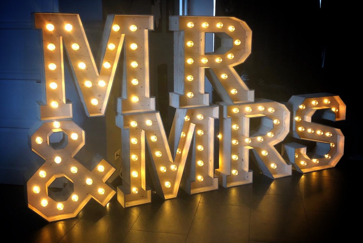 Te huur: grote lichtletters - MR & MRS, Ophalen, Zo goed als nieuw
