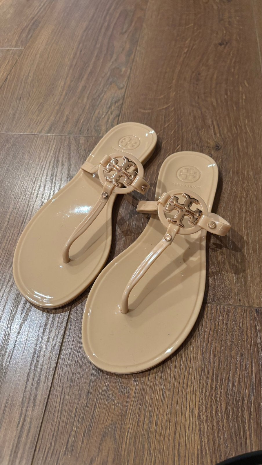 Tory Burch jelly teenslippers beige met goud maat 39 nieuw, Ophalen of Verzenden, Zo goed als nieuw, Beige