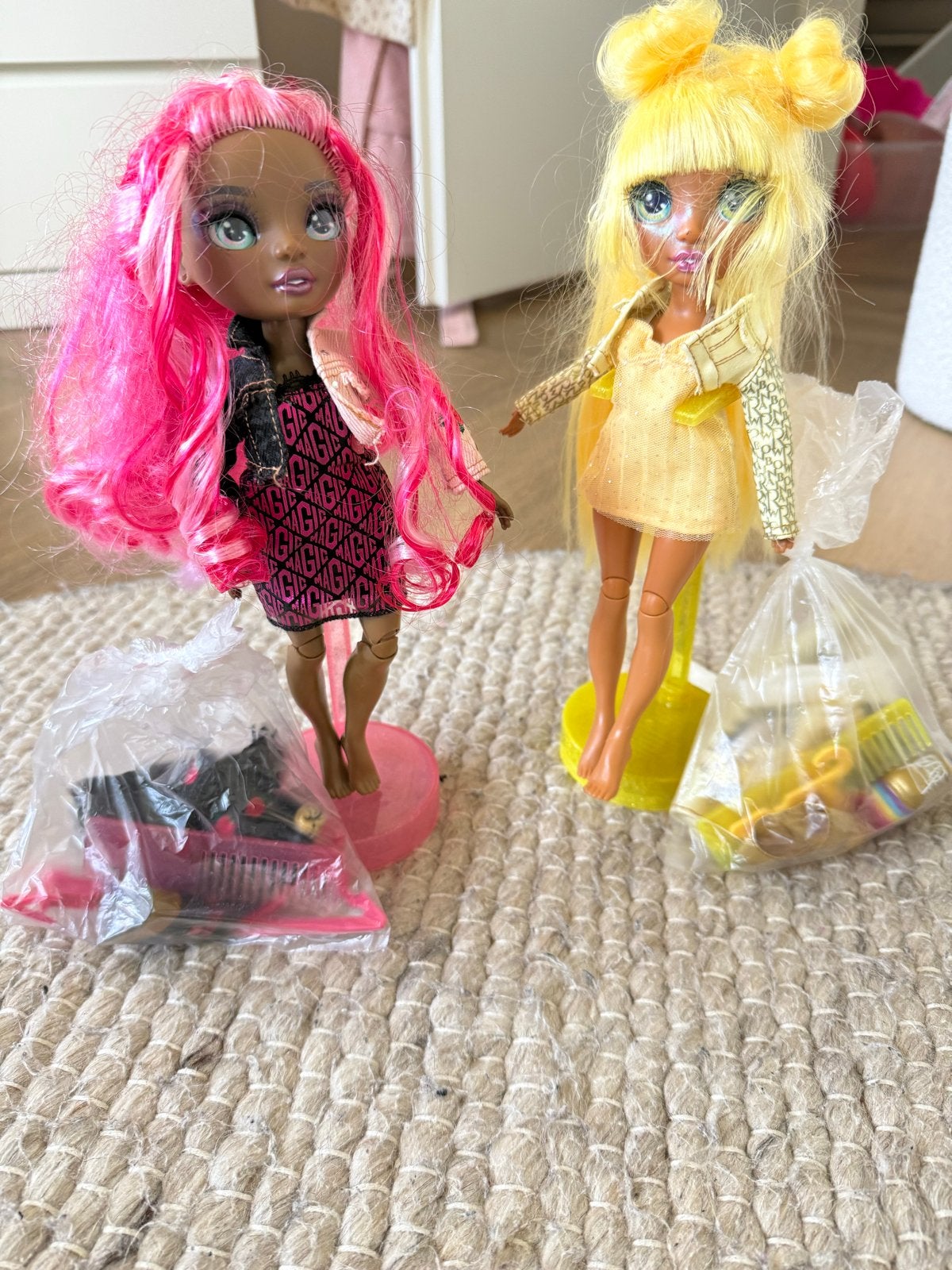 2 Rainbow High poppen met accessoires, Ophalen of Verzenden, Gebruikt, Overige typen