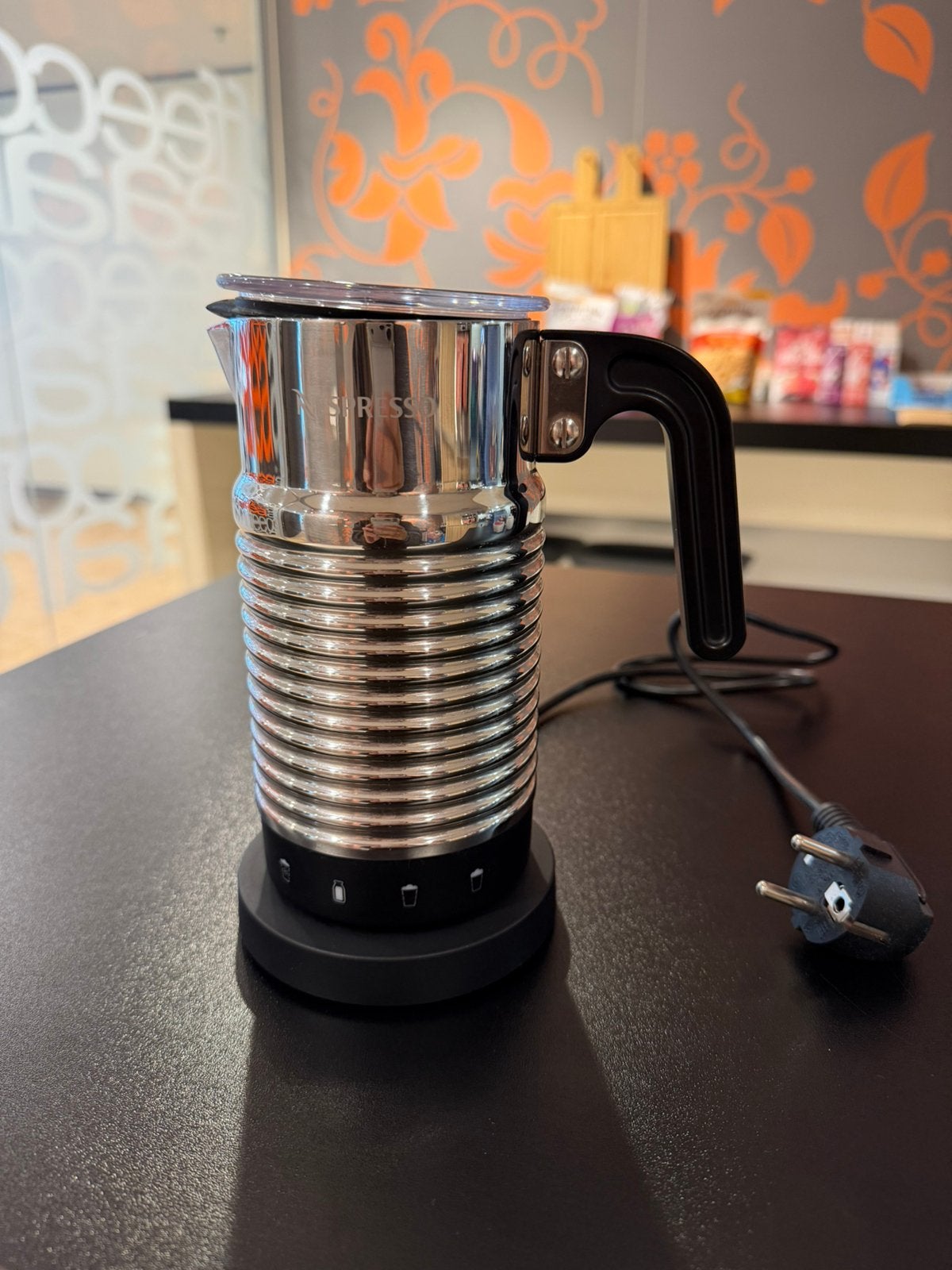 Nespresso Aeroccino 4 zwart/metallic, Witgoed en Apparatuur, Ophalen, Zo goed als nieuw