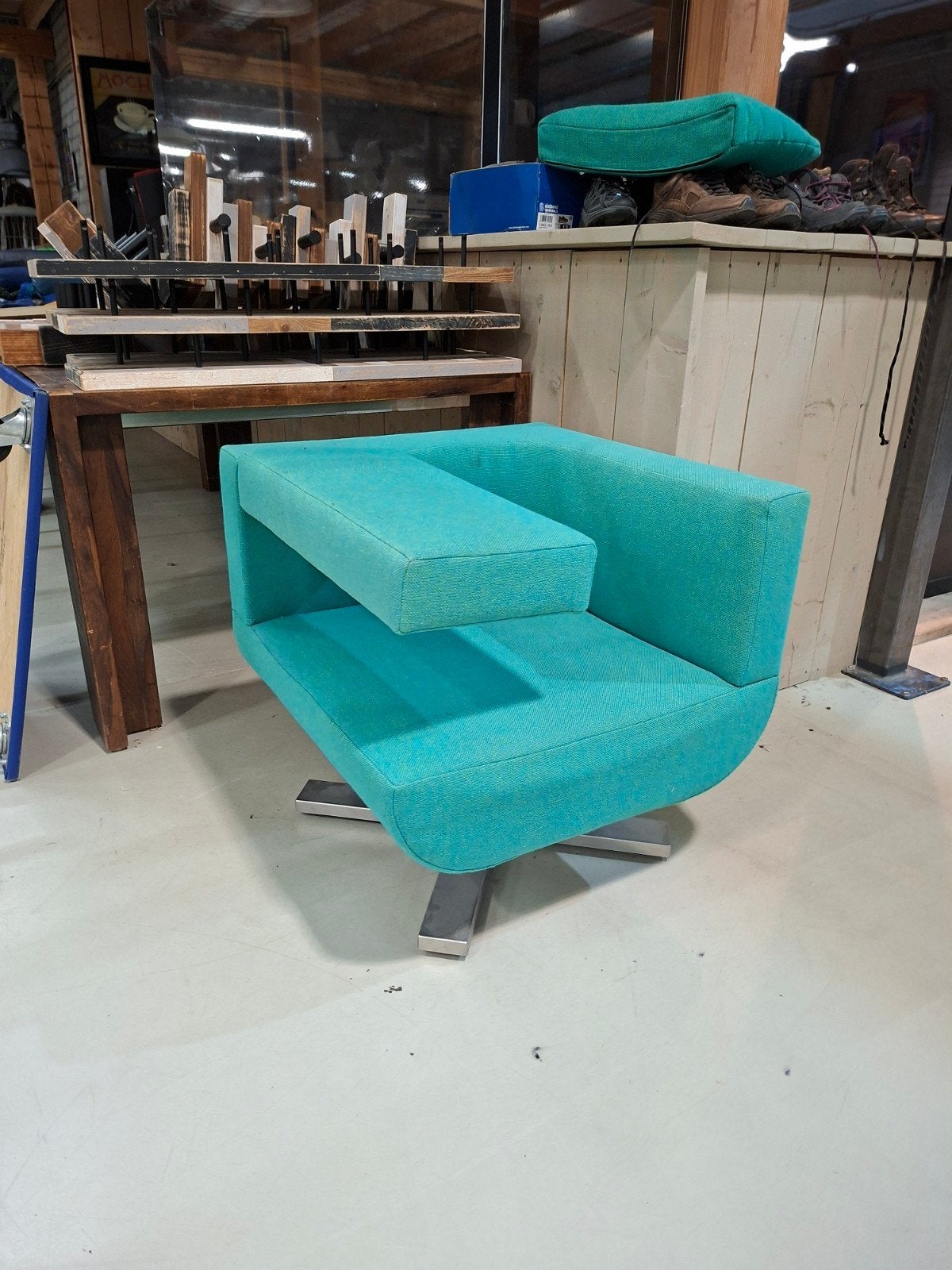 Jori fauteuil - Draaistoel - Turquoise stof, Modern design, Onbekend, Ophalen of Verzenden, Zo goed als nieuw