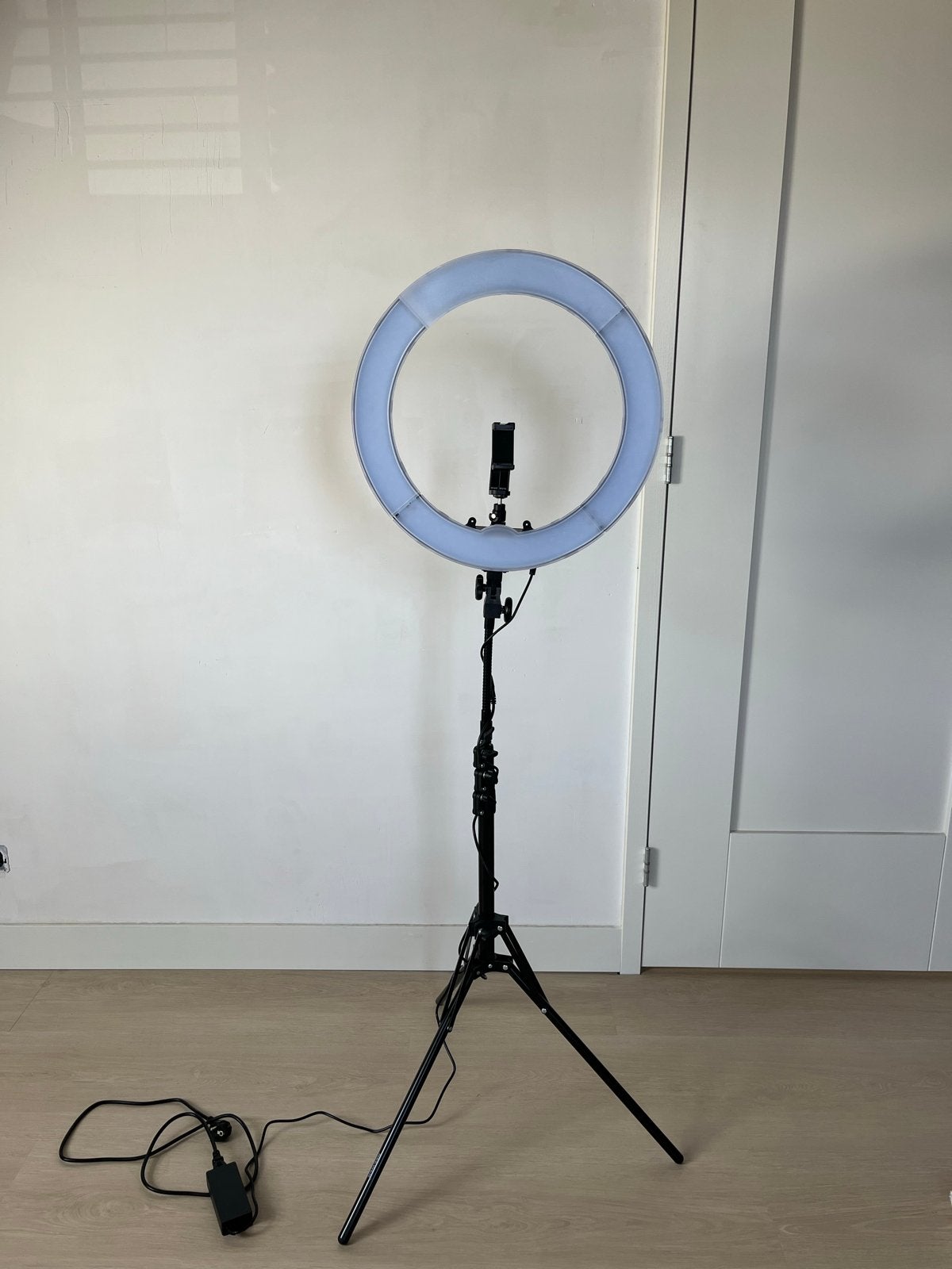 Neewer ringlamp 18 inch - Zo goed als nieuw, Ophalen, Inclusief statief, Zo goed als nieuw, Studiolamp