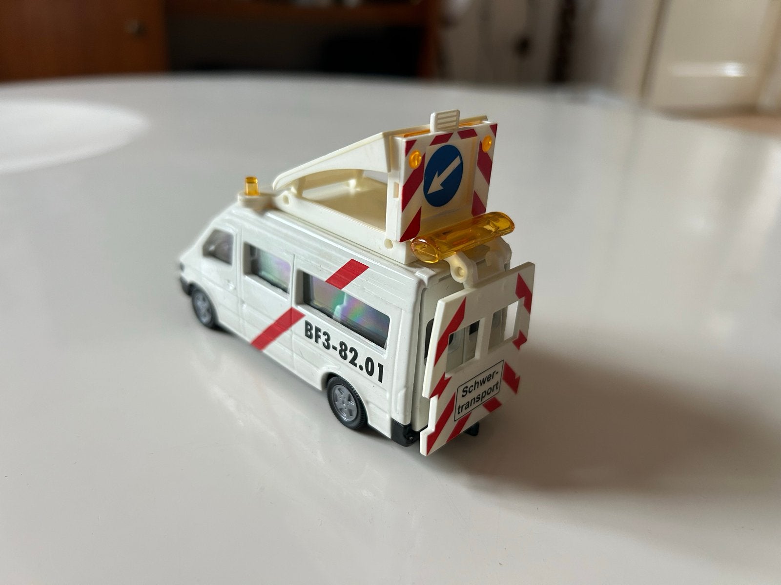 Siku 2019 Mercedes-Benz Sprinter Zwaartransport Begeleiding, Ophalen of Verzenden, Zo goed als nieuw, Bus of Vrachtwagen, SIKU