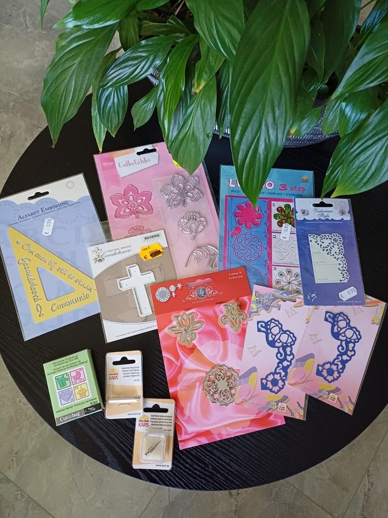 Embossing materialen, één koop., Hobby en Vrije tijd, Ophalen of Verzenden, Nieuw, Overige thema's, Pons of Mal