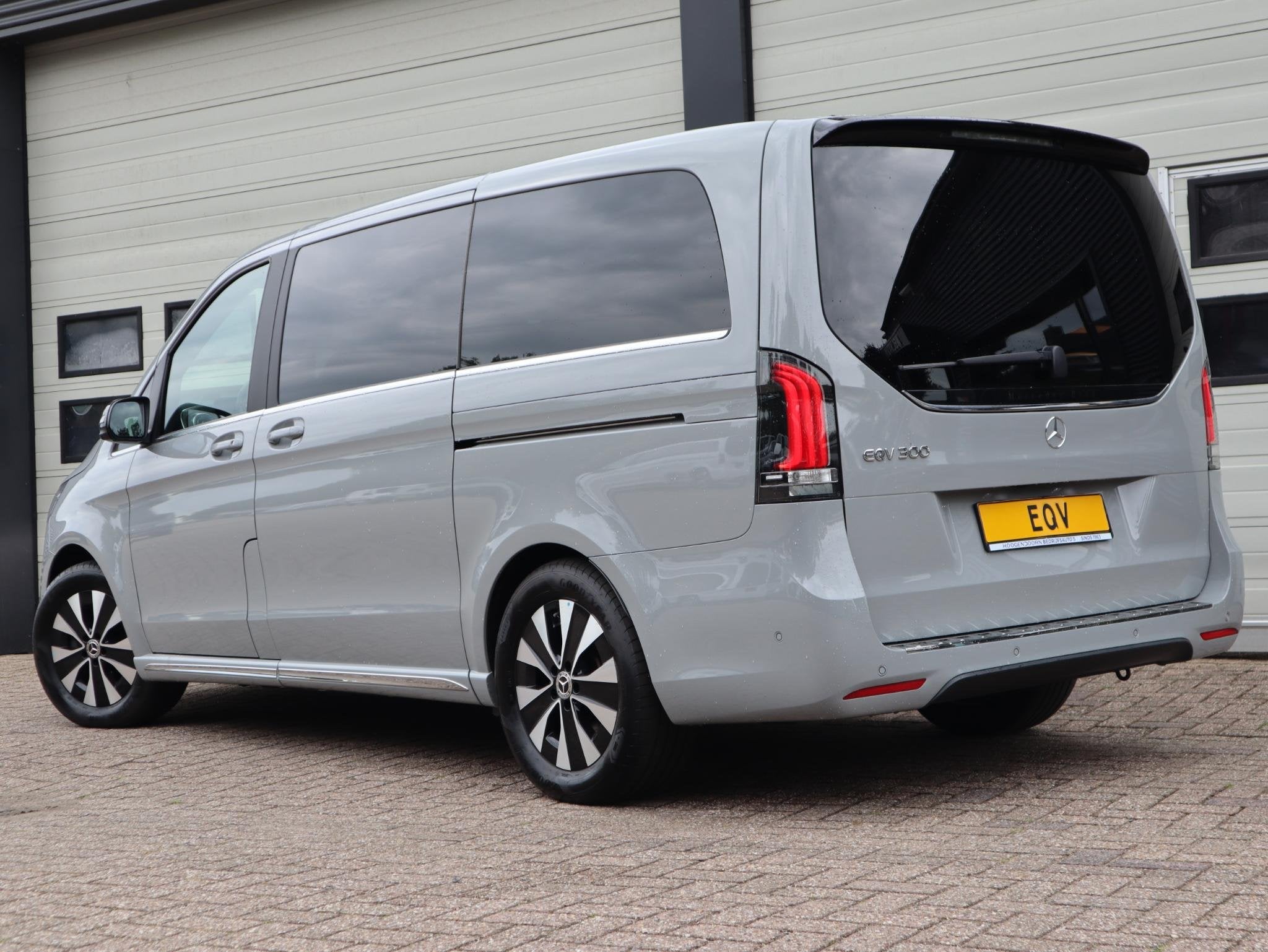 Mercedes-Benz EQV 300 90 kWh L2 - 8 Pers. - Elc.Schuif - AMG, Stof, Gebruikt, Overige carrosserieën, 365 km