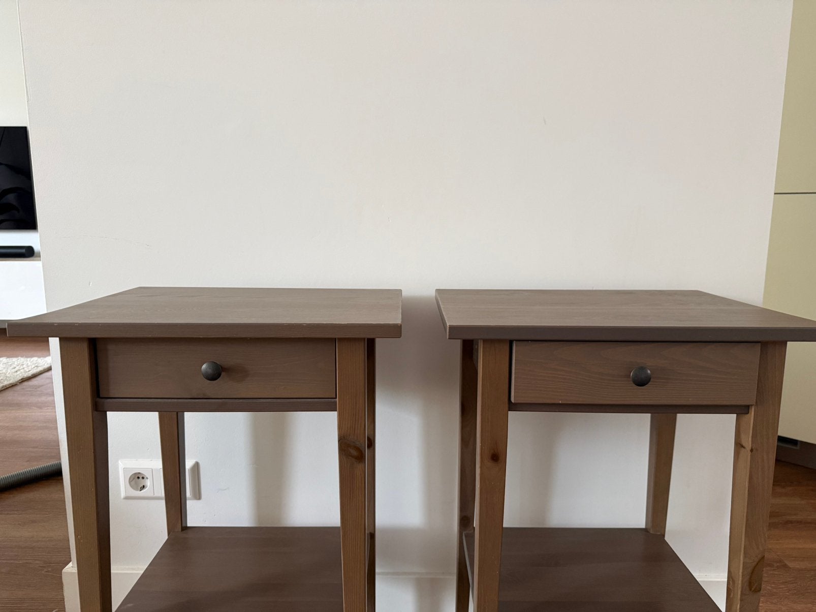 Nachtkasje Hemnes IKEA, Ophalen, 50 tot 100 cm, Zo goed als nieuw, 25 tot 50 cm